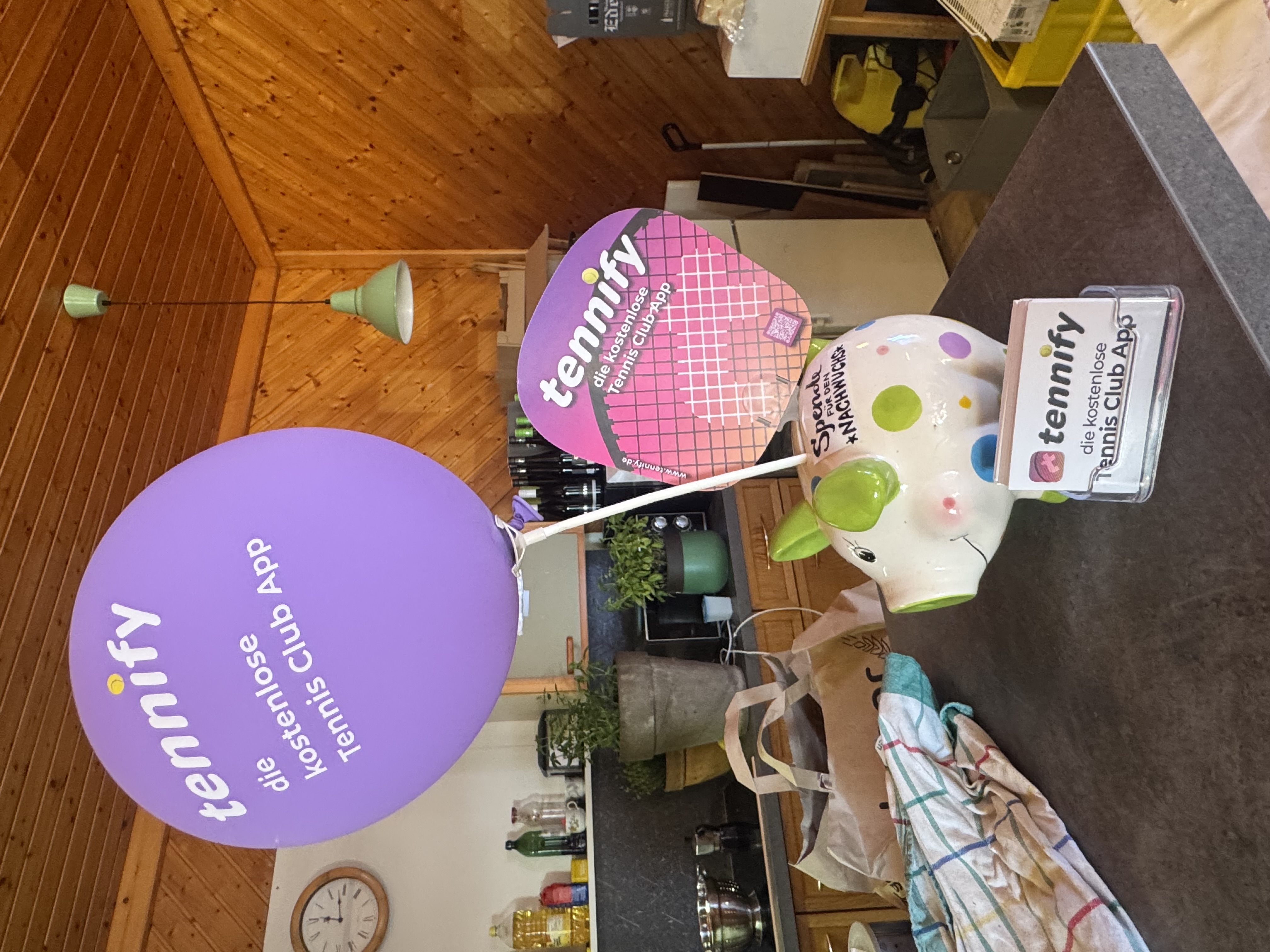 Tennify Ballons und Turniermaterial im Vereinsheim des TC ASKÖ Statzendorf